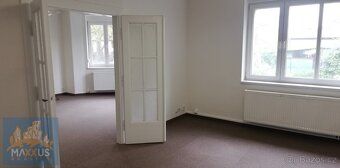 Nabízíme k pronájmu světlý prostorný byt 3+1 o ploše 91 m2, 
