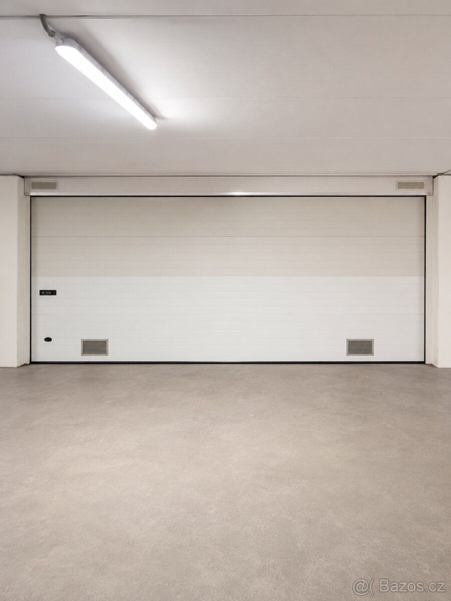 Pronájem garáže / skladu 34 m² - 2x parkovací místo.
Na Zlat