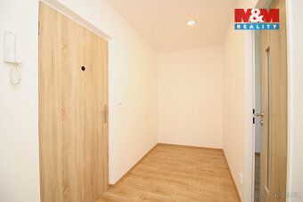 Pronájem světlého prostorného bytu 3+1 s balkónem o užitné p