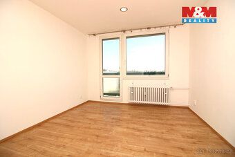 Pronájem světlého prostorného bytu 3+1 s balkónem o užitné p