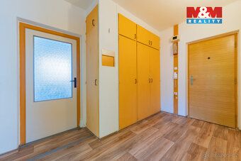 Nabízíme k pronájmu světlý a prostorný byt o dispozici 4+1 o