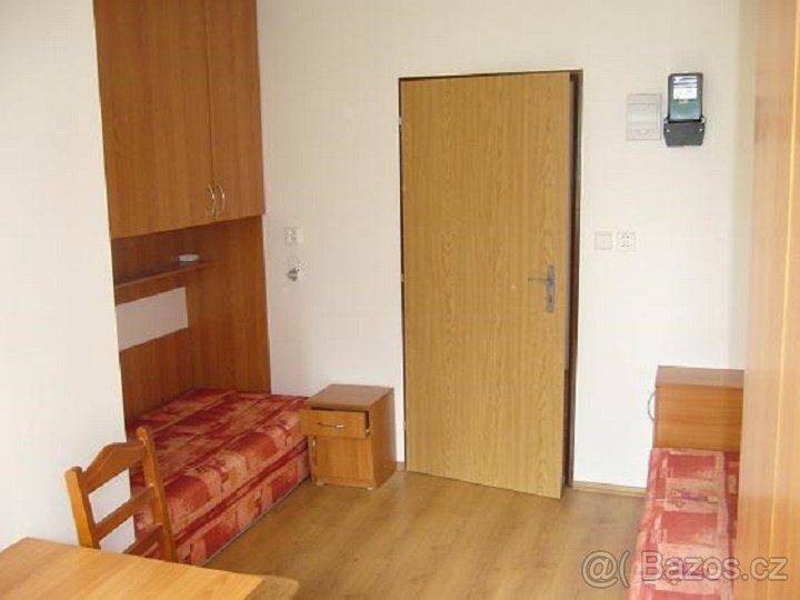 Pronajmeme dlouhodobě pokoj v Milovicích. Cena 6900,-/os. ve