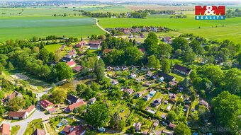 Nabízíme k prodeji samostatně stojící chatu v klidné a vyhle