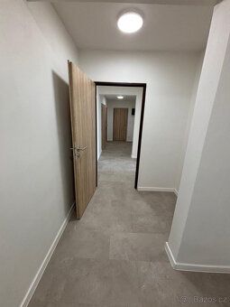 Nabízím k podnájmu prostorný byt o dispozici 3+1 a velikosti