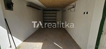 Prodám garáž na ulici Spodní v Ostravě. Garáž má zastavěnou 