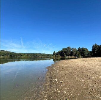 Tento rodinný dům 222 m², pozemek 917 m², 50m od břehu Lipna