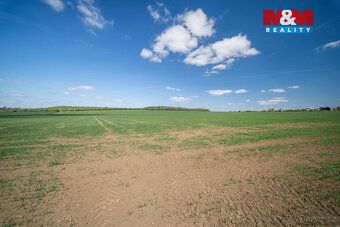 Nabízíme k prodeji pole o výměře 17 436 m² v k.ú. Dobříč u P