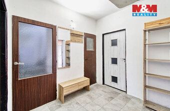 V malé obci Milošice, jen pár minut od Žatce i Měcholup, nab