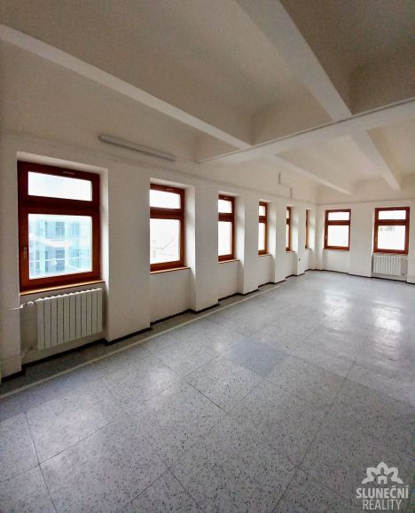 Naše společnost Vám nabízí k pronájmu kancelářský prostor o 