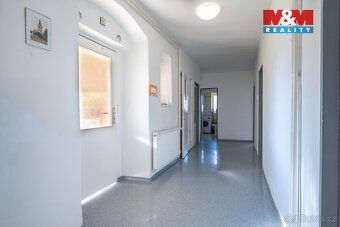 Nabízíme na prodej rodinný dům o dispozici 5+1 s pozemkem, o
