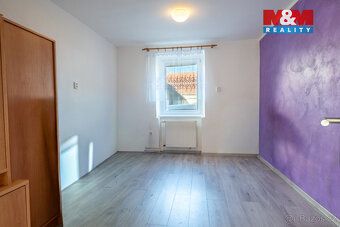 Nabízíme na prodej rodinný dům o dispozici 5+1 s pozemkem, o