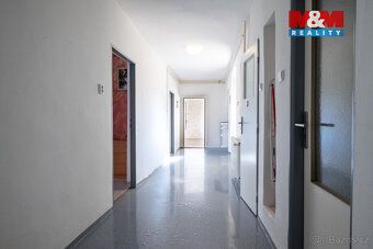Nabízíme na prodej rodinný dům o dispozici 5+1 s pozemkem, o