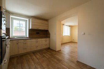 Prodám byt 3+1 o rozloze 72m2 + zasklená lodžie. Byt se nach