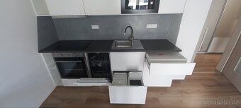 Pronajmu byt 2+kk s balkonem, sklepem a parkovacím stáním. P