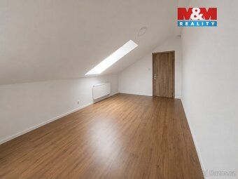 K pronájmu nabízíme prostorný a světlý byt o dispozici 3+1 a