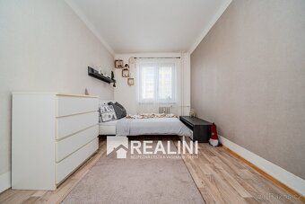Ev.č. 01198 Nabízím Vám do pronájmu bytu 2+1 s lodžií v Karv