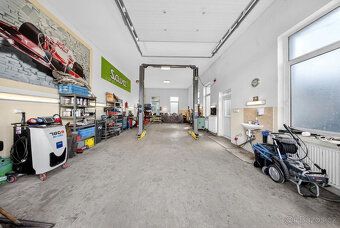 Nabízíme k prodeji zavedený a plně vybavený autoservis s kar