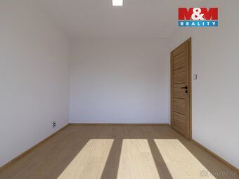 Nabízíme k prodeji prostorný byt 3+1 s lodžií v osobním vlas