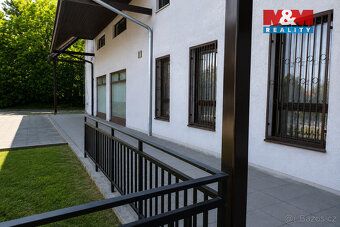 Nabízíme k dlouhodobému pronájmu komerční prostor o užitné p