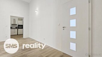 Nabízíme k pronájmu moderní byt o dispozici 3+1 a výměře 81 
