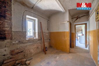 Nabízíme k prodeji samostatně stojící rodinný dům v klidné č