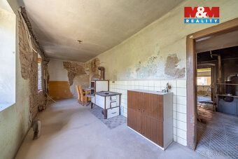Nabízíme k prodeji samostatně stojící rodinný dům v klidné č