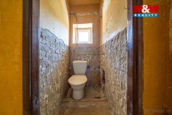Nabízíme k prodeji samostatně stojící rodinný dům v klidné č