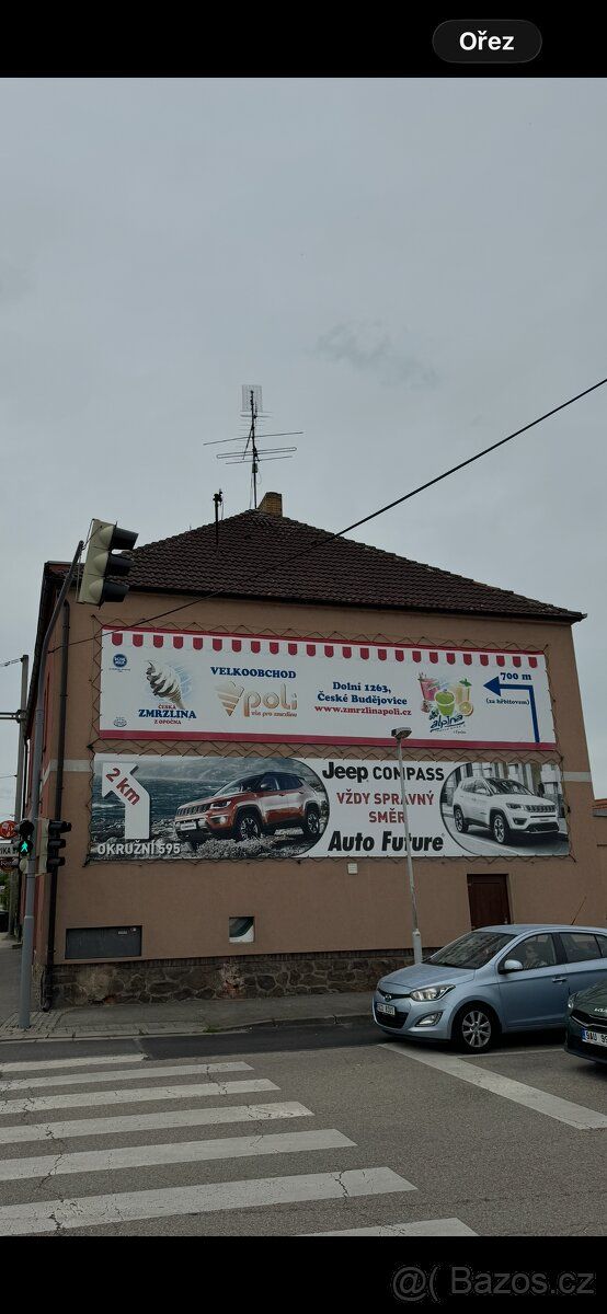 Pronajmu spodni reklamni plochu na frekventovane Prazske tri