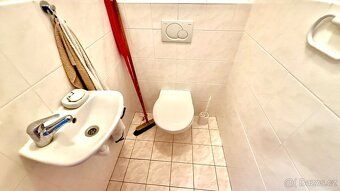 Nabízíme k pronájmu moderní byt 4+kk v 5. nadzemním podlaží 