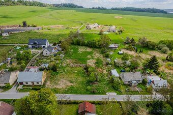 Nabízíme ke koupi krásný pozemek o výměře 821 m² vedený jako