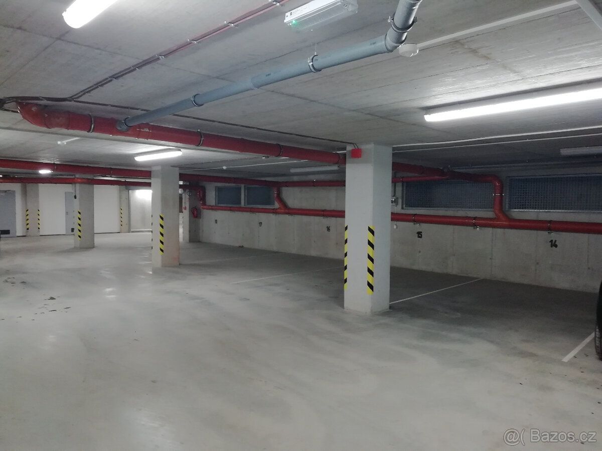 Pronájem garážového stání v areálu rezidenčního bydlení Šant