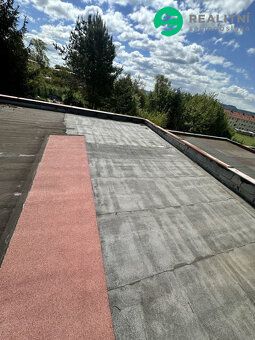 Dobrý den, prodám garáž v Broumově - Velké vsi. Garáž je řad