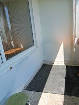 Nabízíme k dlouhodobému pronájmu prostorný byt o dispozici 3