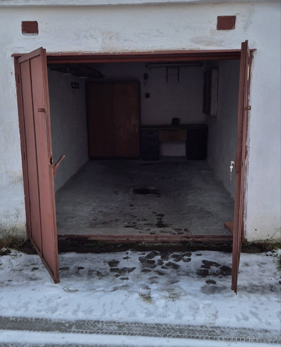 PRONAJMU, případně PRODÁM garáž v Táboře, ulice Měšická . Su