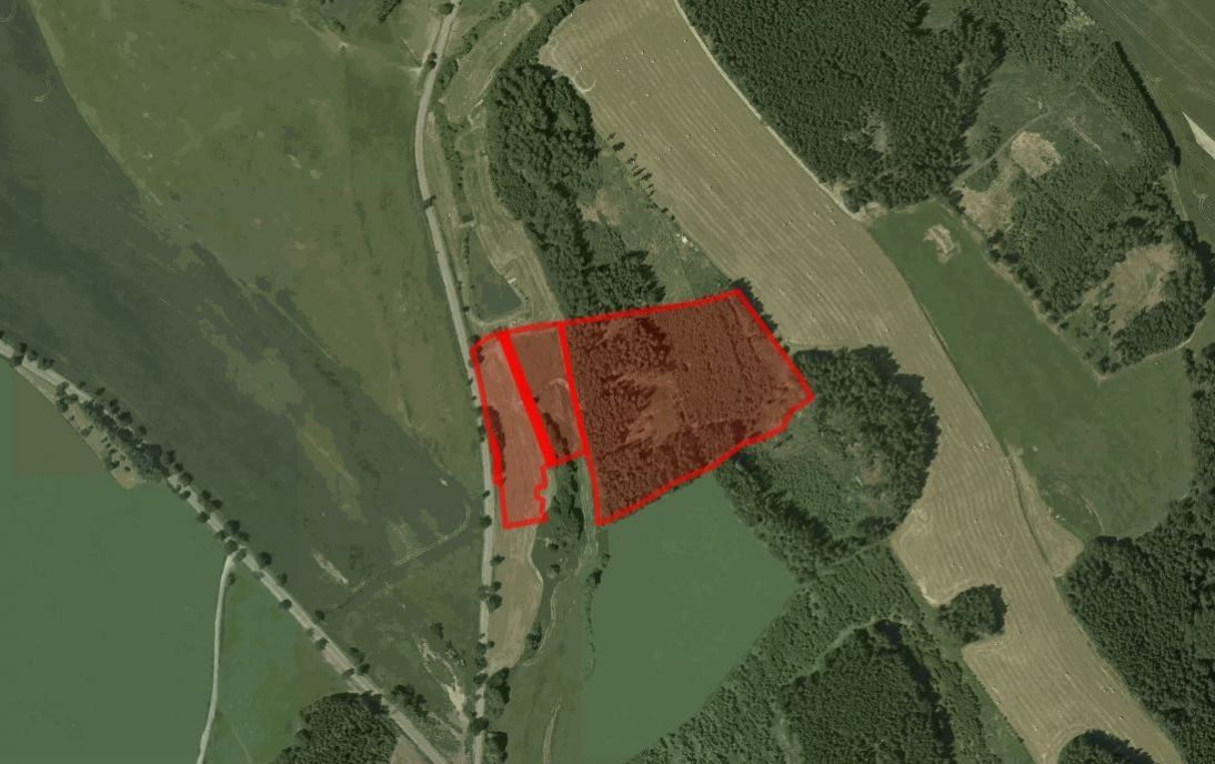 V katastrálním území Domanín u Bystřice nad Pernštejnem (obe