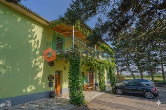 Penzion s restaurací, vinnými sklepy a silným investičním po