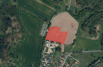 V katastrálních územích Dolní Město a Radostovice u Lipničky