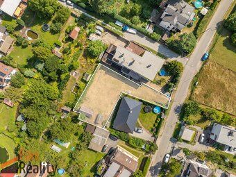 Nabízíme k prodeji stavební pozemek o rozloze 692 m² v Řevni