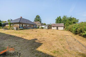 Nabízíme k prodeji stavební pozemek o rozloze 692 m² v Řevni