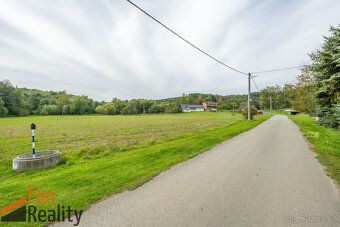 Nabízíme k prodeji stavební pozemek o velikosti 1015 m² v kl