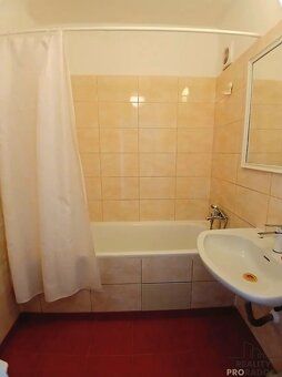 Nabízíme k pronájmu byt 3+1 s lodžií o podlahové ploše 77 m2