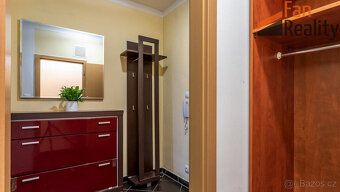 Prostorný byt 3+kk s balkónem a garážovým stáním – Praha 10,