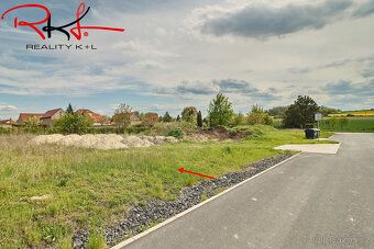 🌿 Exkluzivně nabízíme k prodeji pozemek 1 256 m², Vražkov – 
