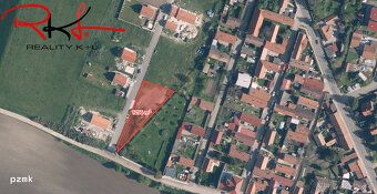 🌿 Exkluzivně nabízíme k prodeji pozemek 1 256 m², Vražkov – 