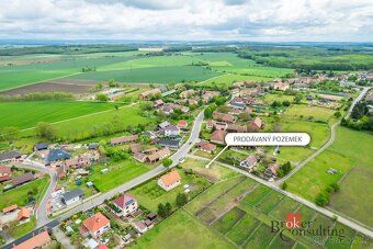Prodej stavebního pozemku v obci Měník u Nového BydžovaNabíz