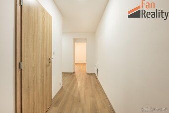 Nabízíme ke koupi ateliér v družstevním vlastnictví o dispoz