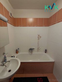 Nabízíme k prodeji slunný byt o dispozici 3+1 s lodžií o cel