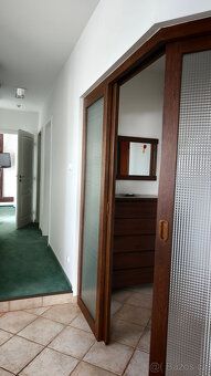 Nabízíme Vám k pronájmu, velký, rekonstruovaný podkrovní byt