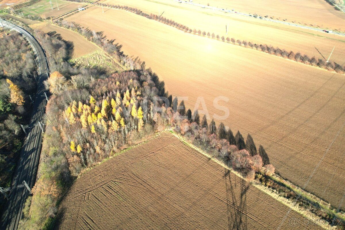 Nabízíme Vám k prodeji pozemek pole - výměra 7.476 m2. Pozem
