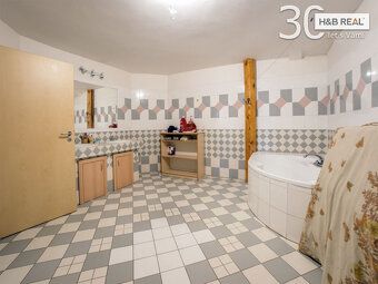 Nabízíme k pronájmu skladový a obchodní areál v okrese Beneš